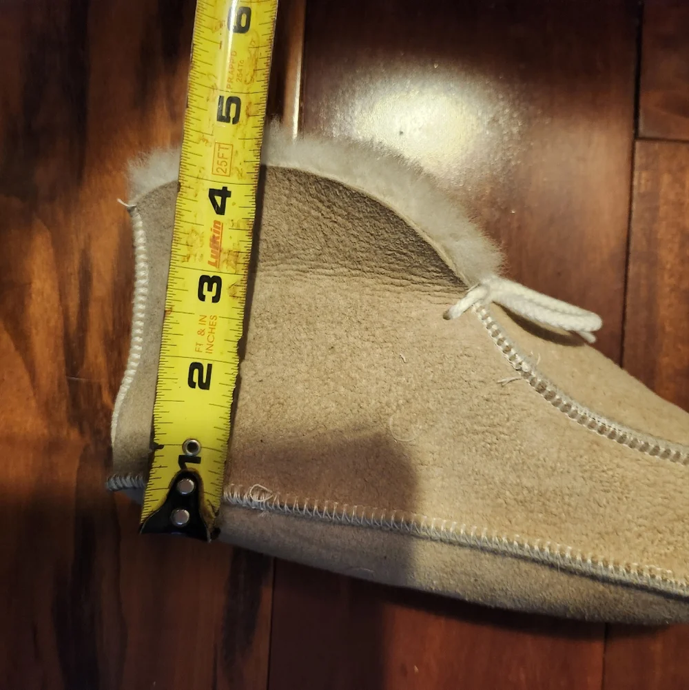 Cozy Kids Beige Shearling Booties Size 1.5 or 2 Measures 8 Inches